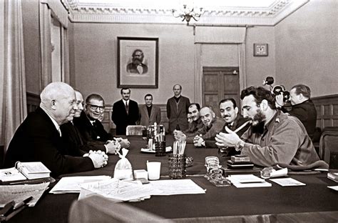 castro und rolex|Fidel Castro smoking a cigar and wearing two Rolex watches .